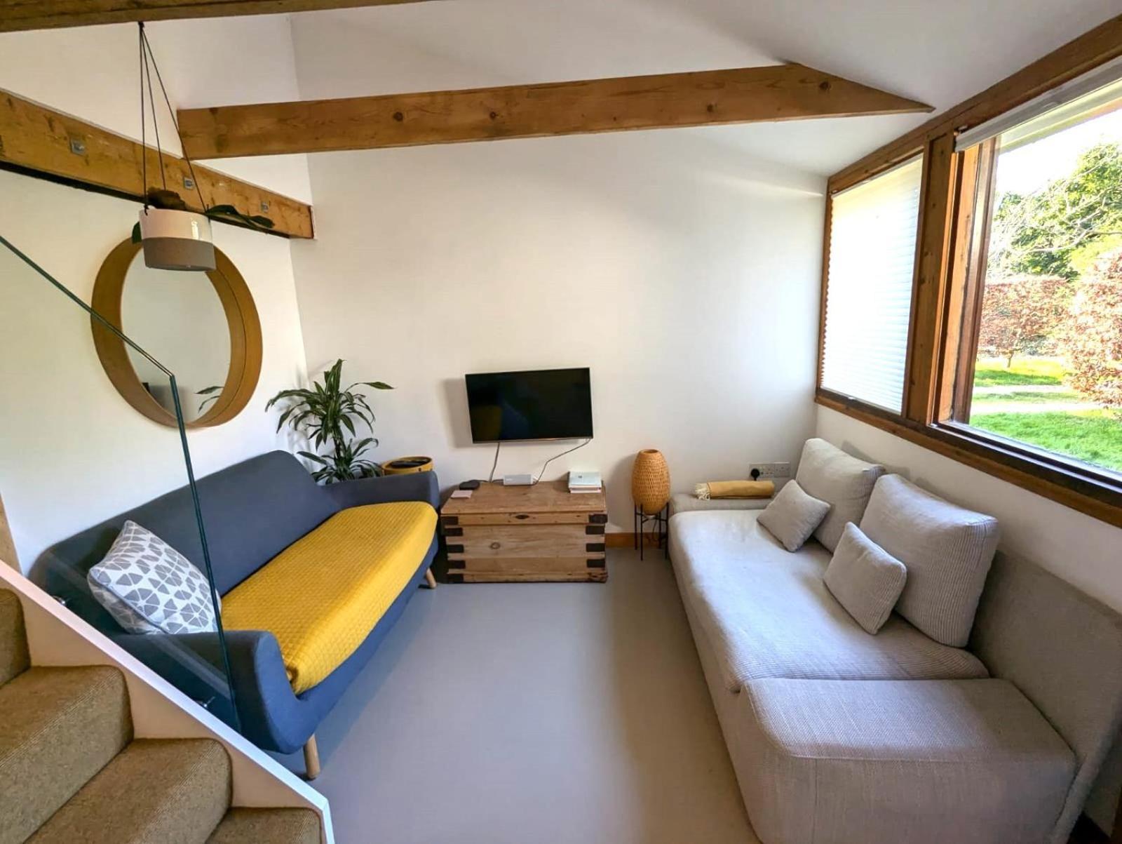Unique & Rural Child Friendly Annexe With Large Gardens, Games & Tennis Court - Chichester Holiday Properties Esterno foto