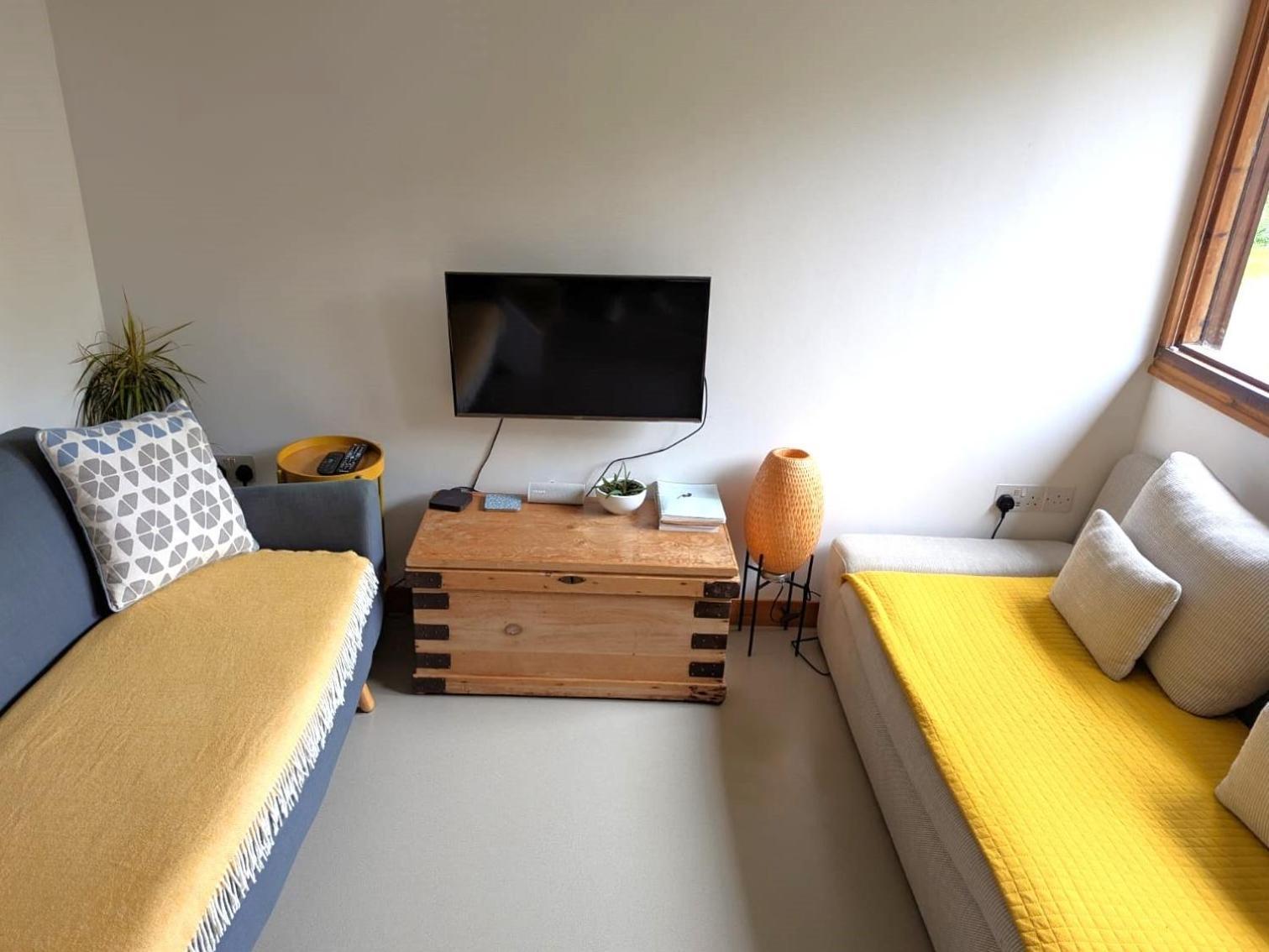Unique & Rural Child Friendly Annexe With Large Gardens, Games & Tennis Court - Chichester Holiday Properties Esterno foto